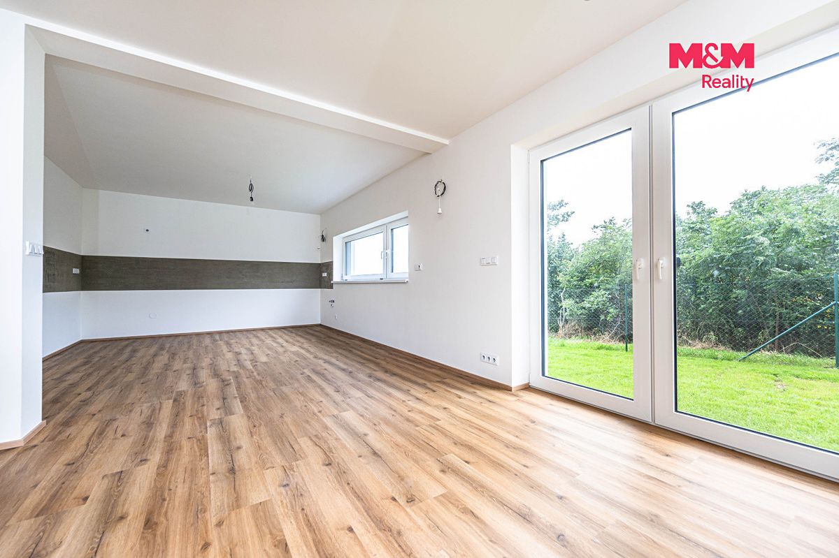 Prodej rodinného domu 248 m², pozemek 1542 m² – fotografie 5