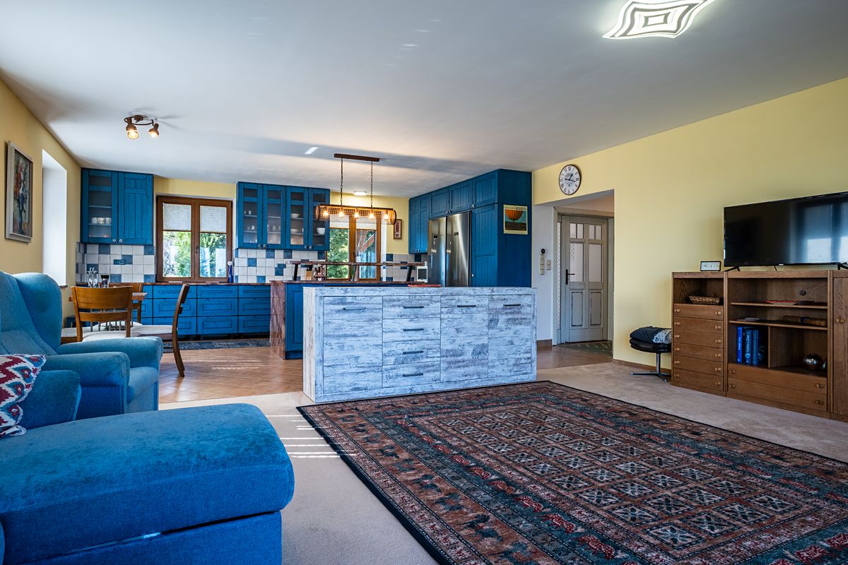 Prodej rodinného domu 240 m², pozemek 10670 m² – fotografie 3