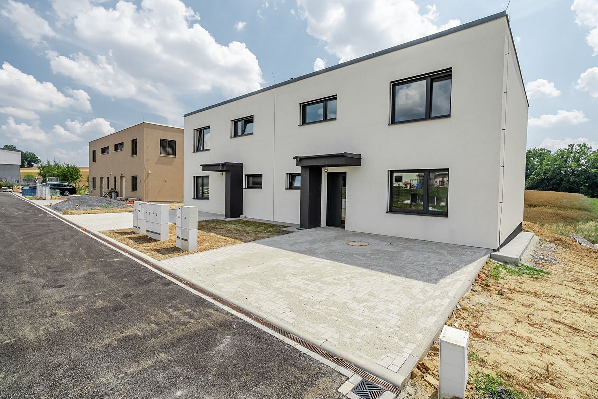 Prodej rodinného domu 146 m², pozemek 497 m² – fotografie 2