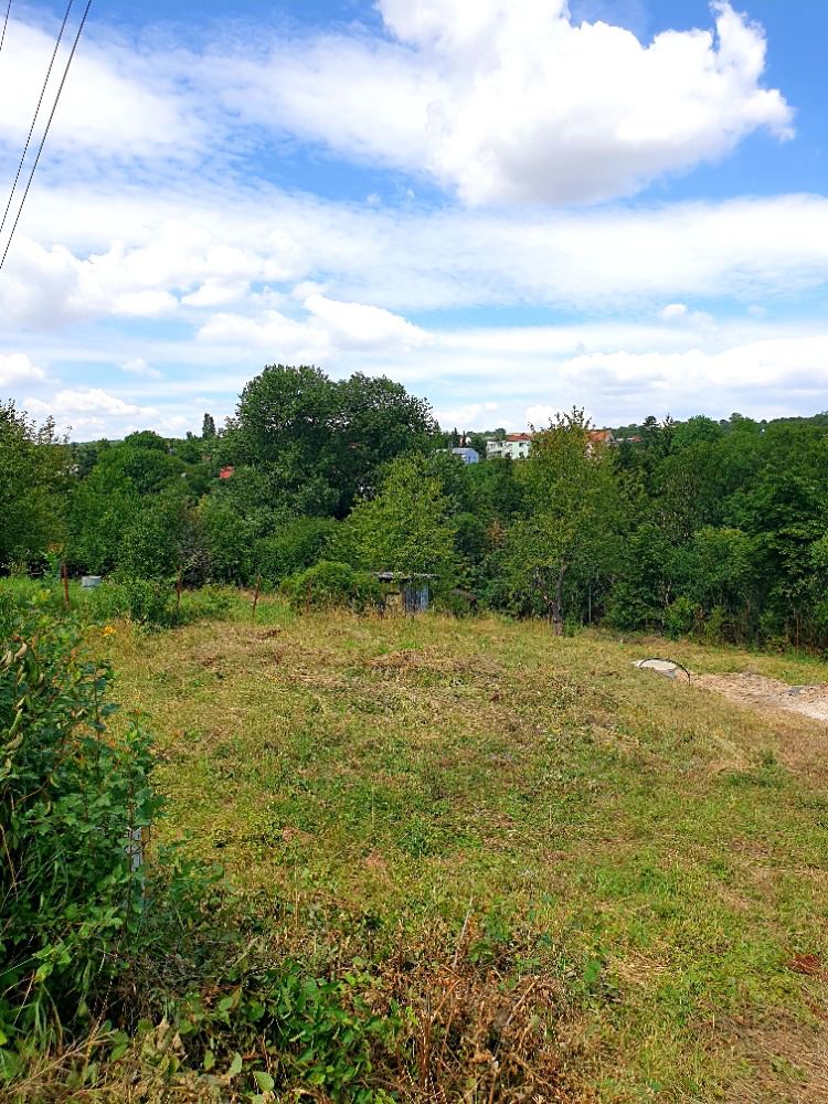 Prodej stavebního pozemku 1183 m²