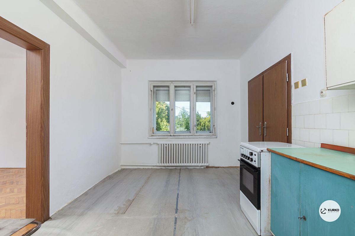 Prodej rodinného domu 270 m², pozemek 1695 m² – fotografie 5