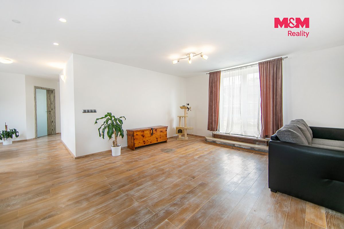 Prodej rodinného domu 227 m², pozemek 542 m² – fotografie 3