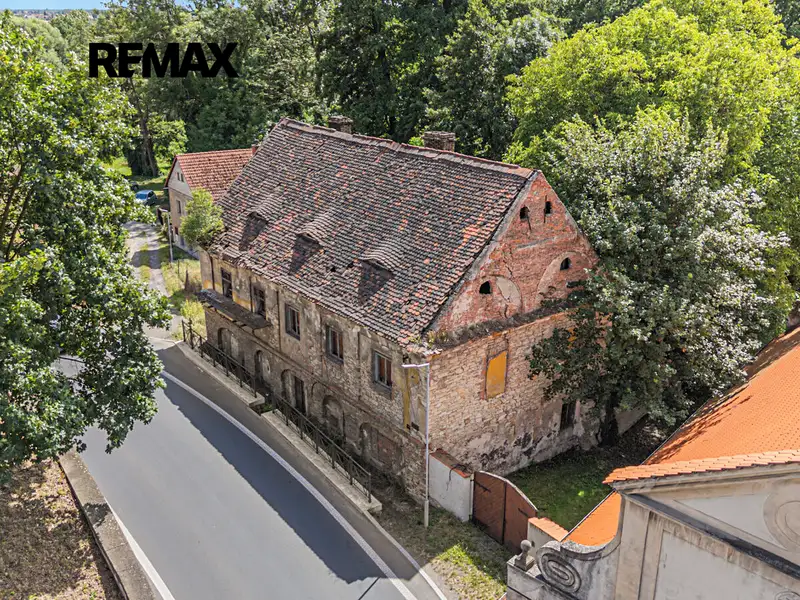 Prodej rodinného domu 360 m², pozemek 410 m², Liběchov – náhled fotky 1