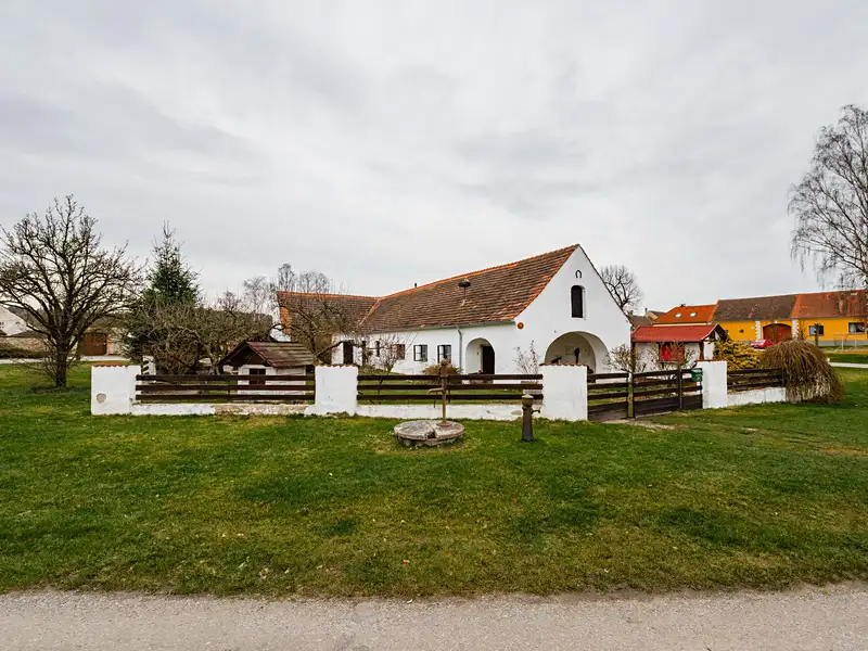 Prodej rodinného domu 259 m², pozemek 761 m², Protivín – náhled fotky 1