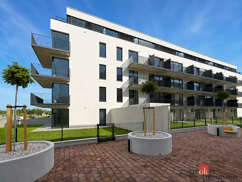 Pronájem bytu 1+kk 37 m², Plzeň – náhled fotky 1