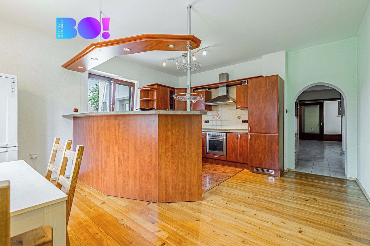 Prodej rodinného domu 197 m², pozemek 880 m² – fotografie 4