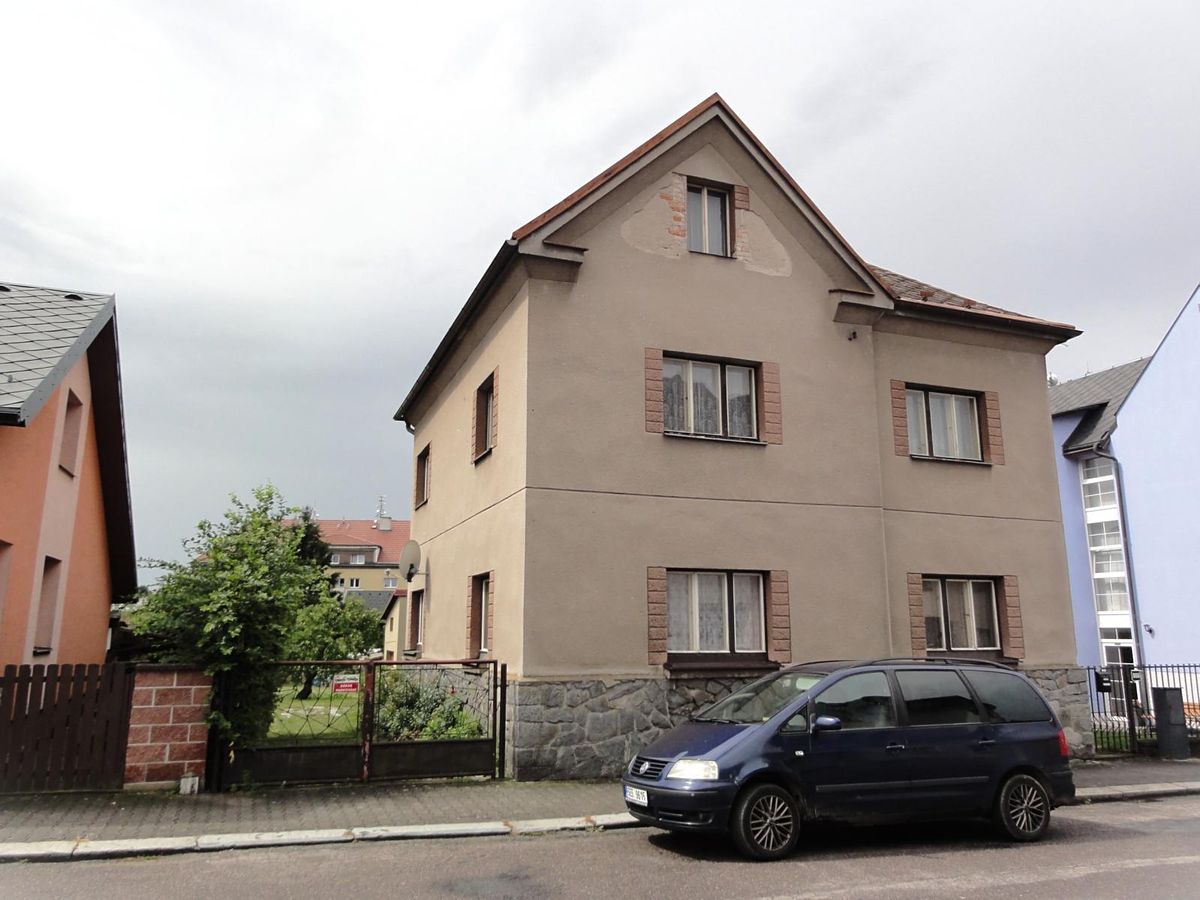 Prodej rodinného domu 202 m², pozemek 1245 m² – fotografie 2