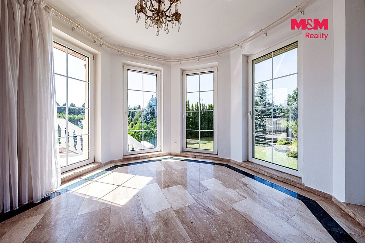 Pronájem rodinného domu 395 m², pozemek 2640 m² – fotografie 3