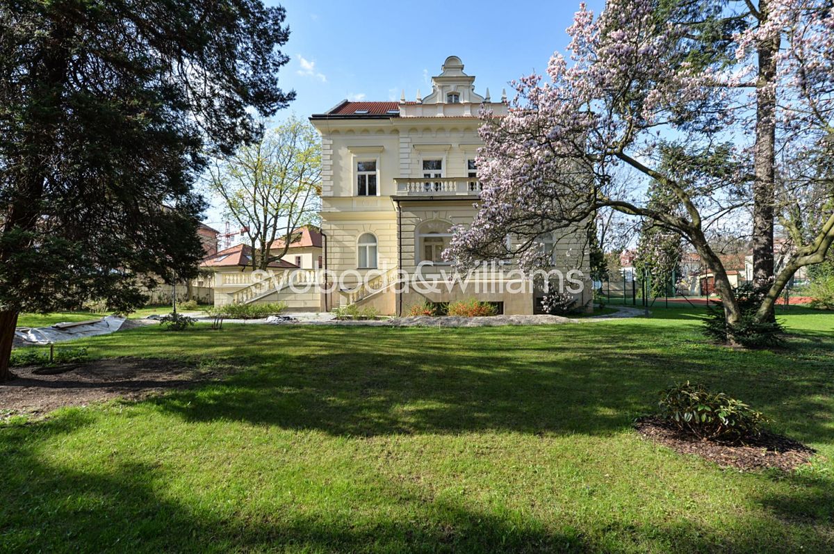 Pronájem rodinného domu 827 m², pozemek 8222 m², Praha – fotka 1 z 3