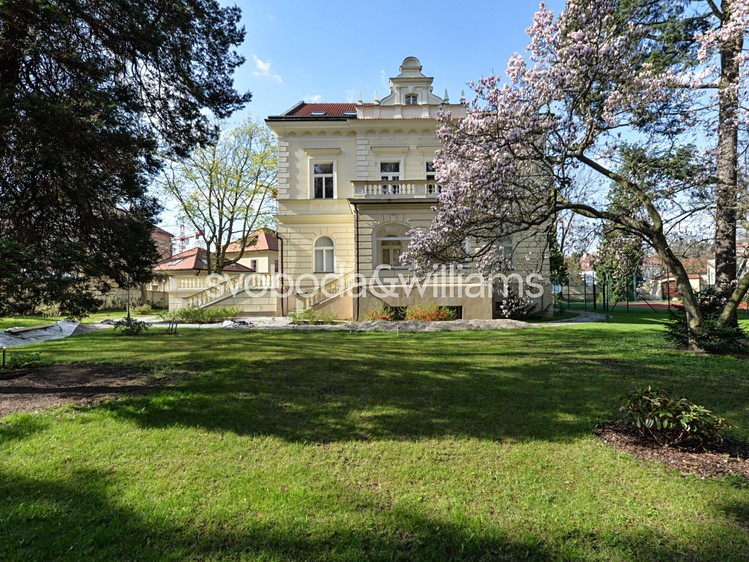 Haus zur Miete, 827 m² (1 von 30)