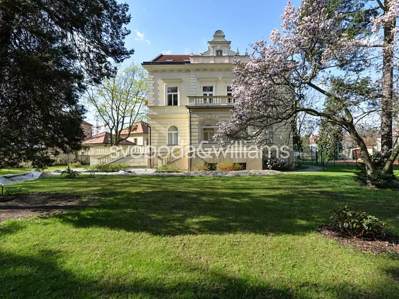 Pronájem rodinného domu 827 m², pozemek 8222 m², Praha – náhled fotky 1