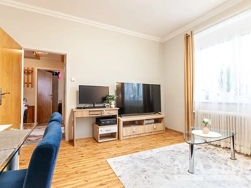 Prodej rodinného domu 255 m², pozemek 384 m², Praha – náhled fotky 2