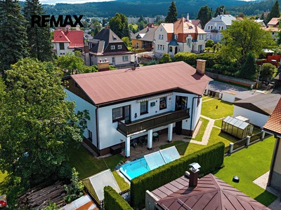 Prodej  rodinného domu 280 m², pozemek 682 m²