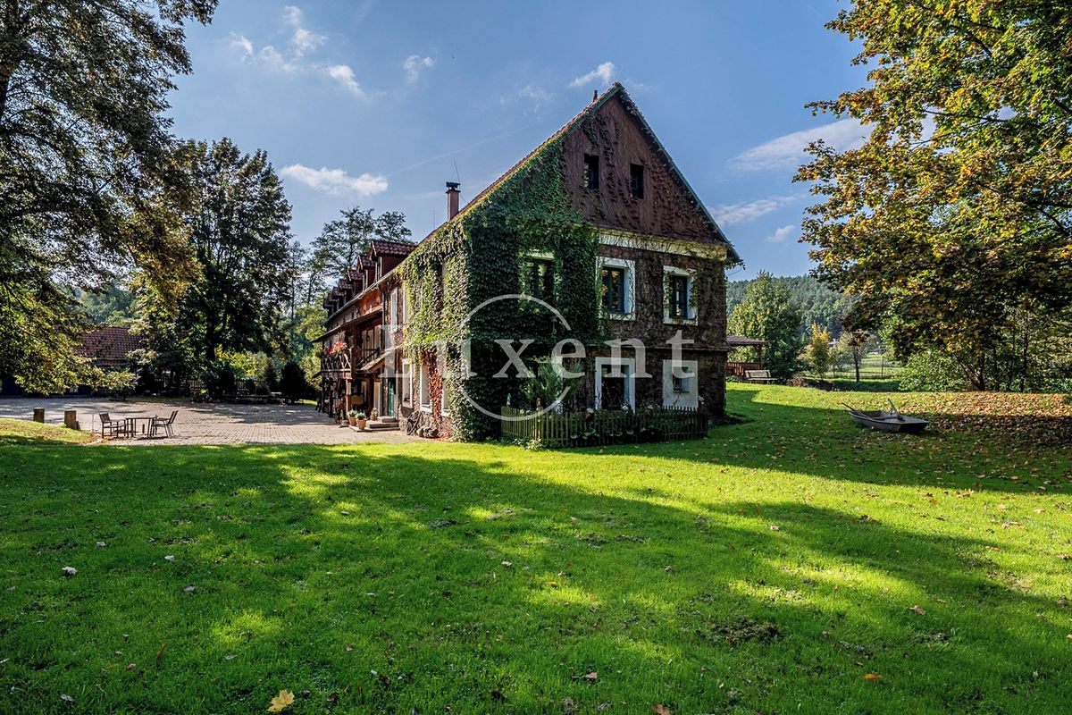 Prodej komerční nemovitosti 1700 m² – fotografie 4