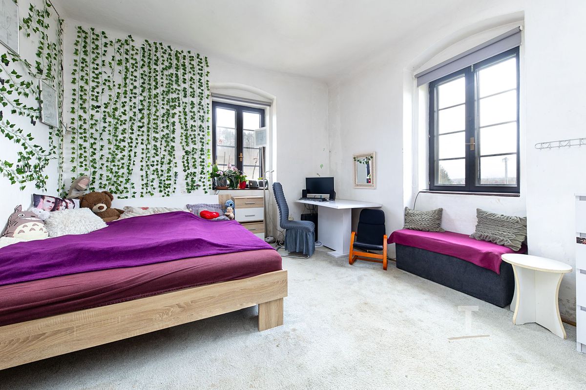 Prodej rodinného domu 258 m², pozemek 991 m² – fotografie 2