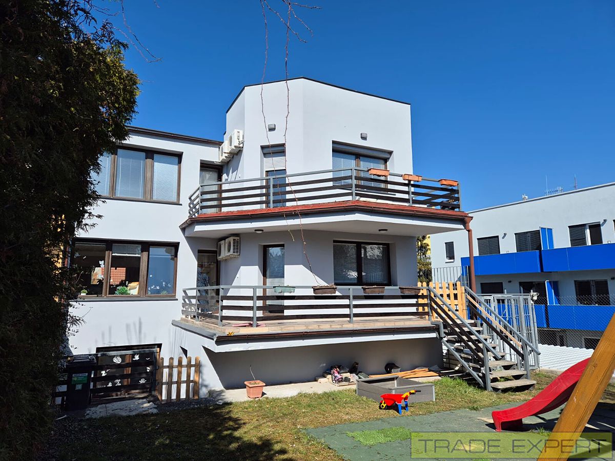 Prodej rodinného domu 346 m², pozemek 410 m² – fotografie 3