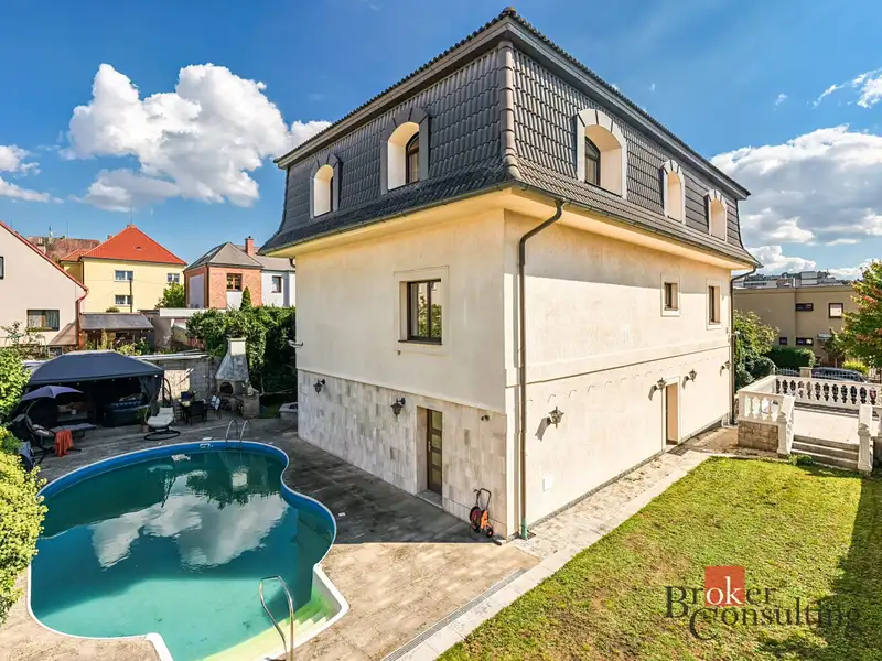 Prodej vily 287 m², pozemek 654 m², Praha – náhled fotky 1