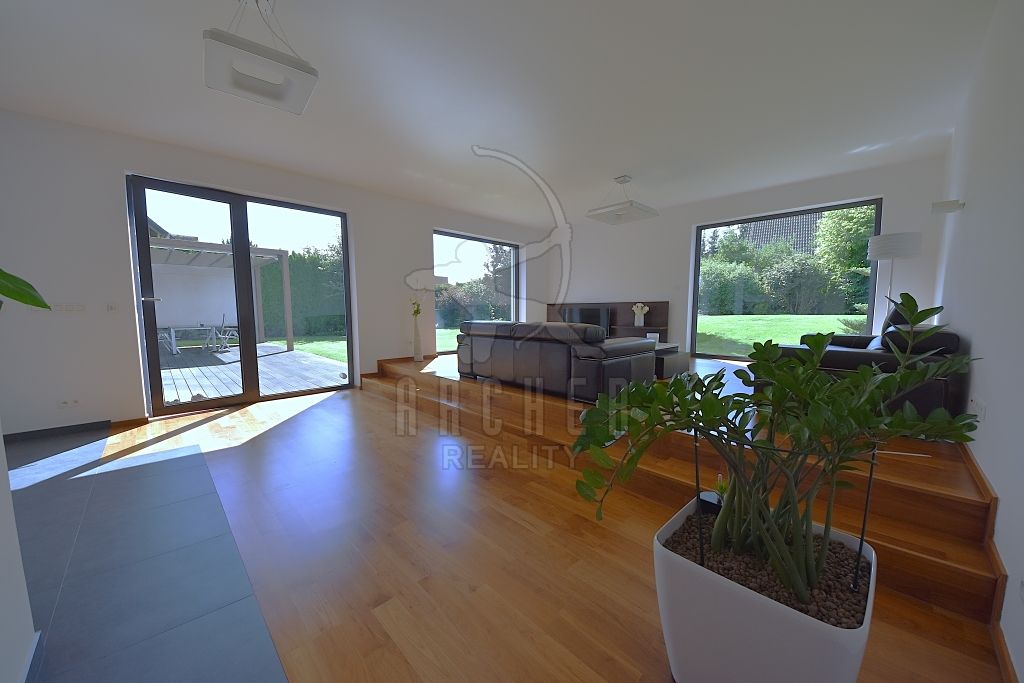 Prodej rodinného domu 300 m², pozemek 1000 m² – fotografie 5