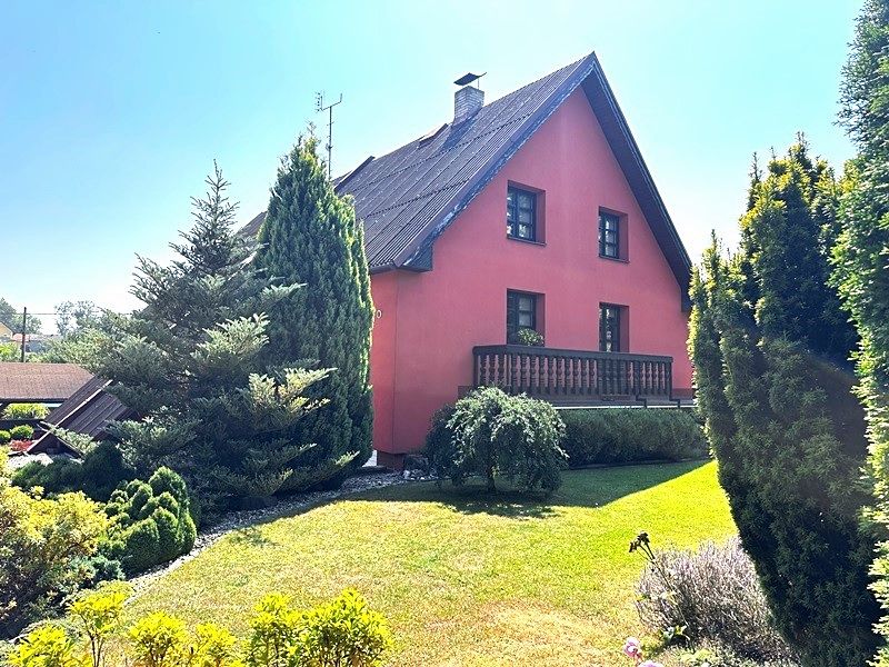 Prodej rodinného domu 200 m², pozemek 585 m² – fotografie 3