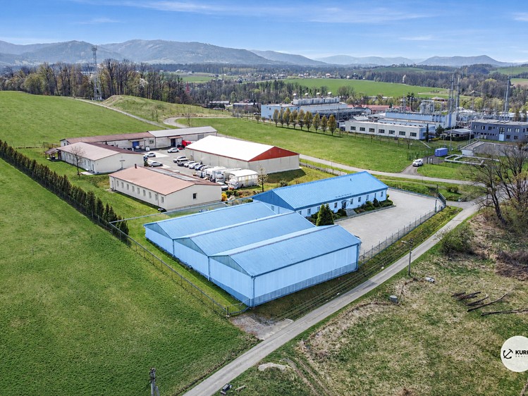 Pronájem komerčního prostoru, 950 m² (1 z 14)