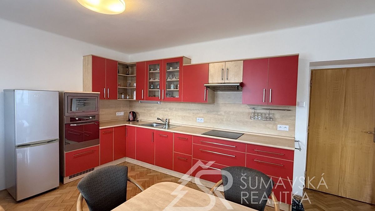 Pronájem rodinného domu 200 m², pozemek 761 m² – fotografie 4