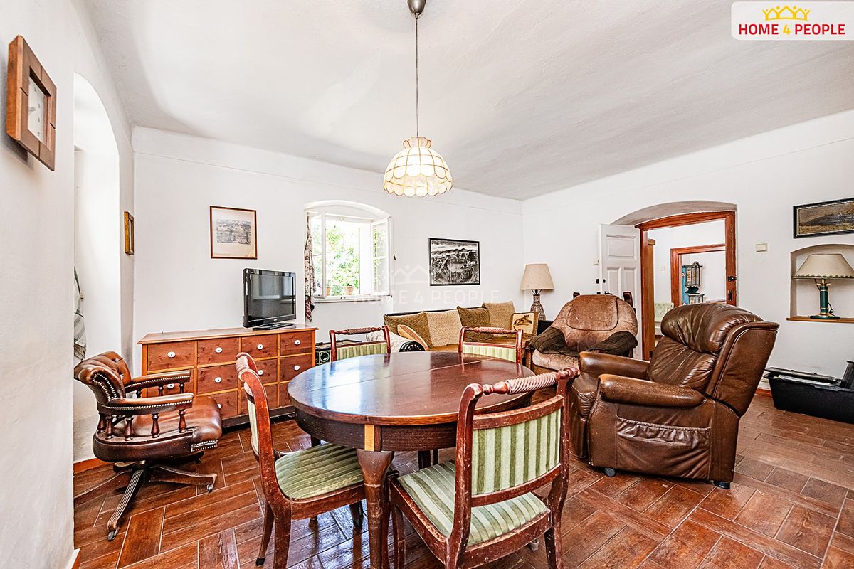 Prodej rodinného domu 190 m², pozemek 1084 m² – fotografie 2