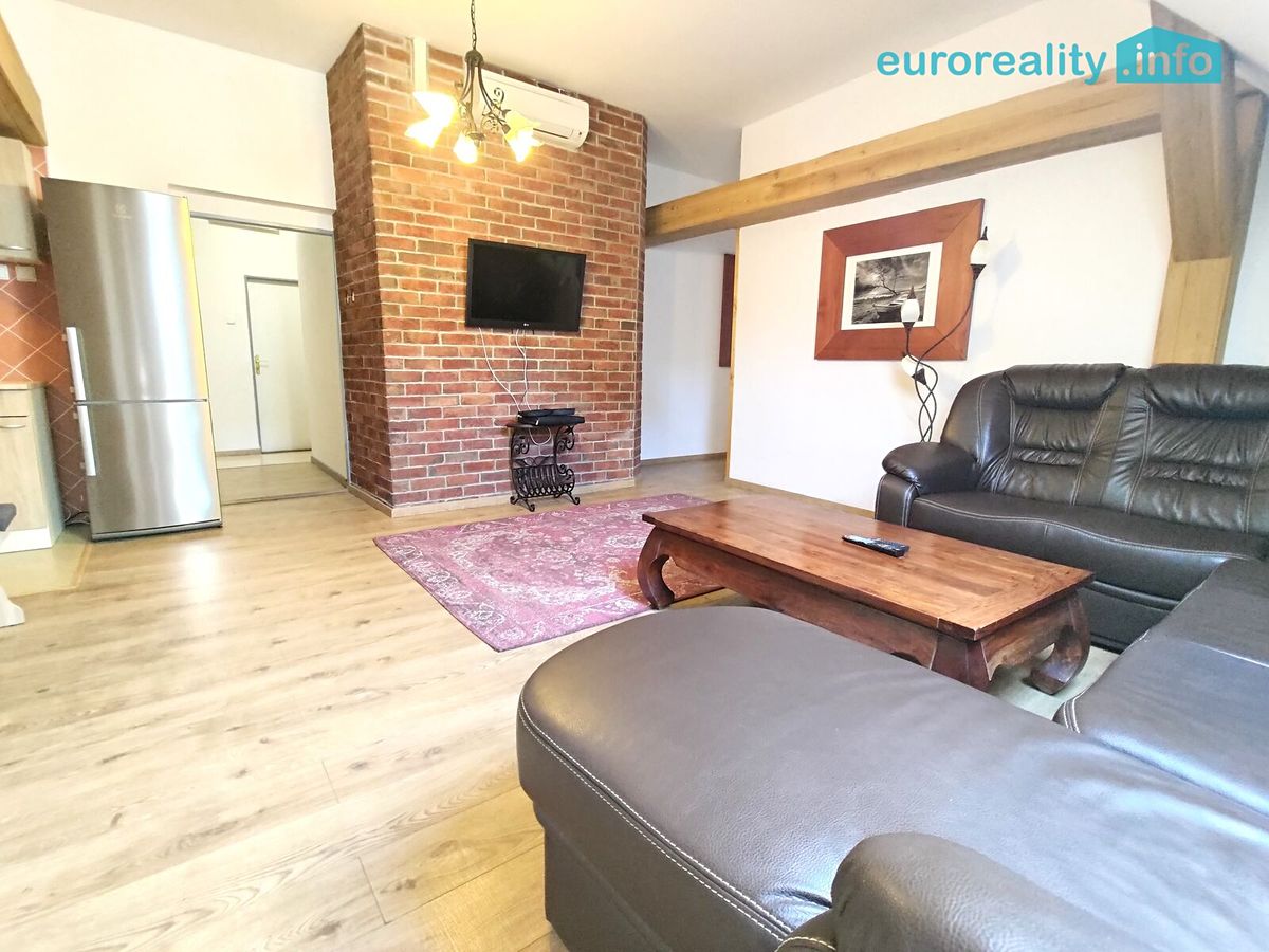 Pronájem bytu 4+kk 102 m² – fotografie 3
