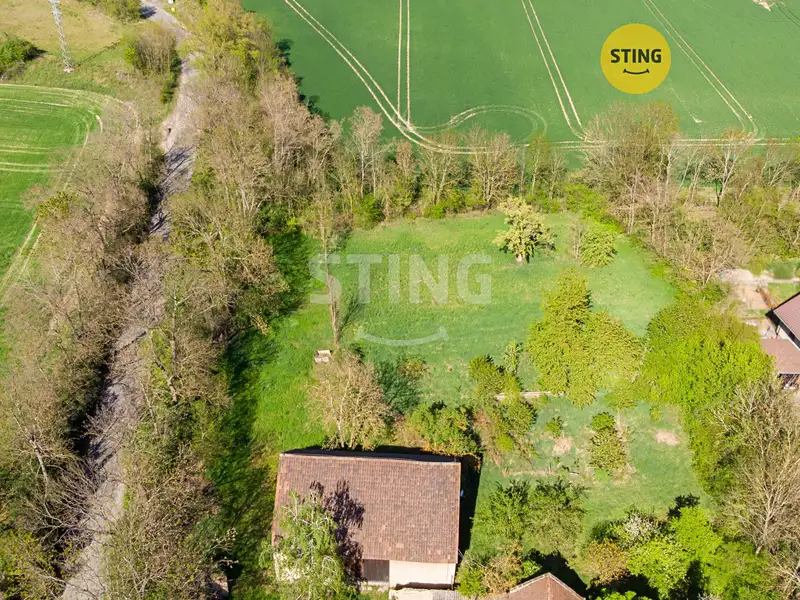 Prodej stavebního pozemku 2480 m², Kly – náhled fotky 1