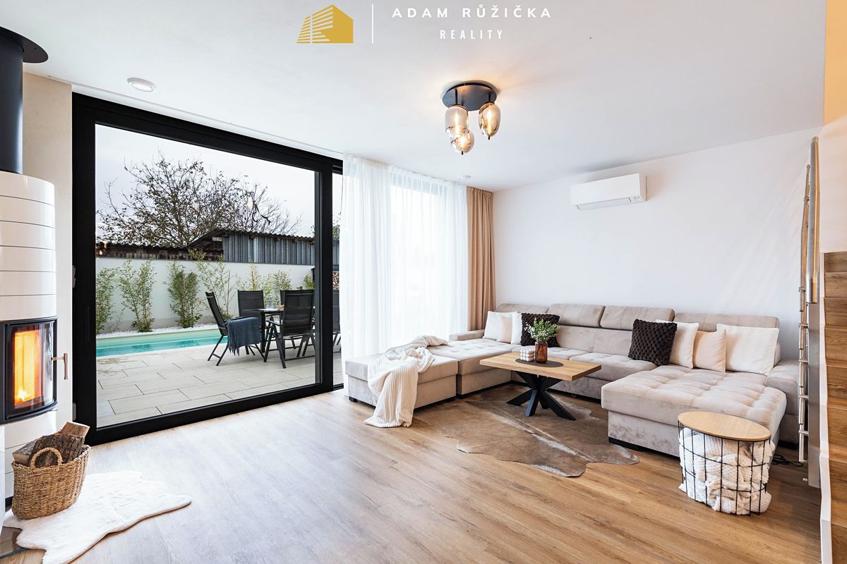 Pronájem rodinného domu 137 m², pozemek 303 m² – fotografie 3