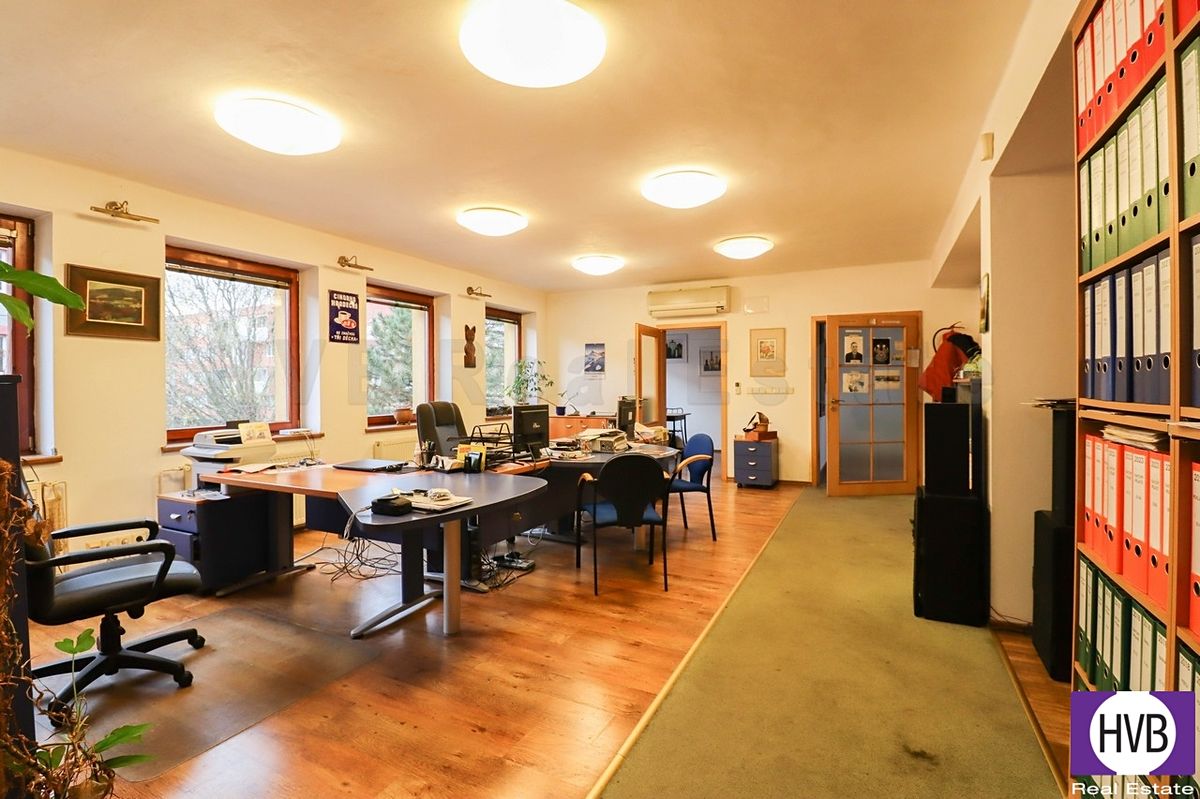 Pronájem kanceláře 188 m² – fotografie 3