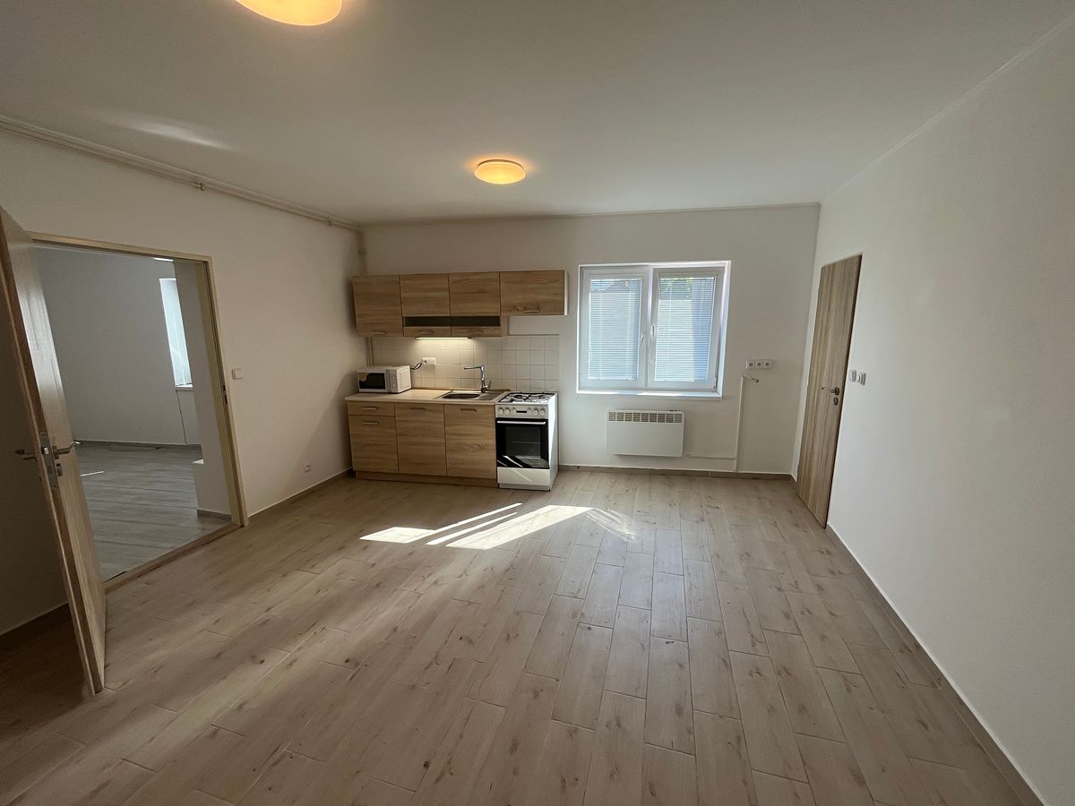 Pronájem bytu 2+kk 43 m² – fotografie 2