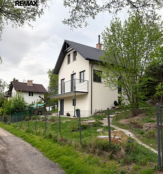 Prodej rodinného domu 85 m², pozemek 50 m², Jesenice – náhled fotky 2