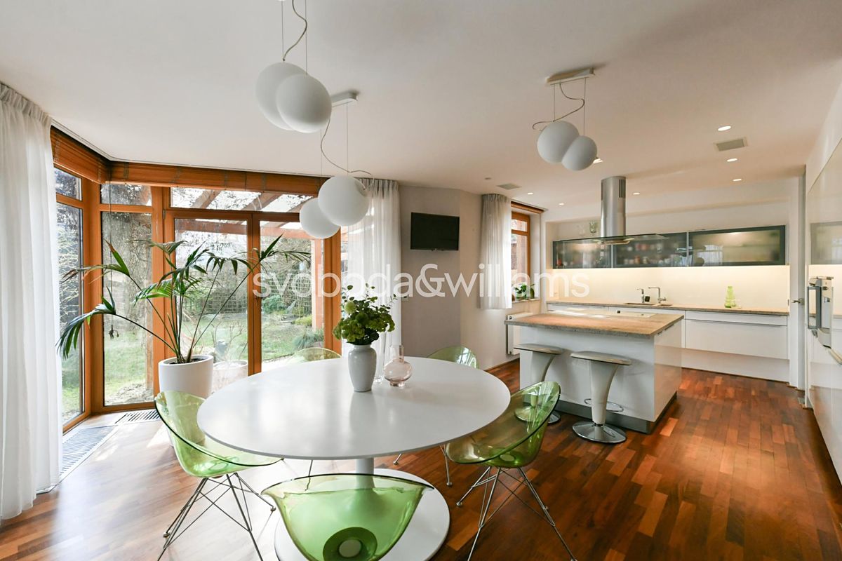 Prodej bytu 6 pokojů a více 224 m²