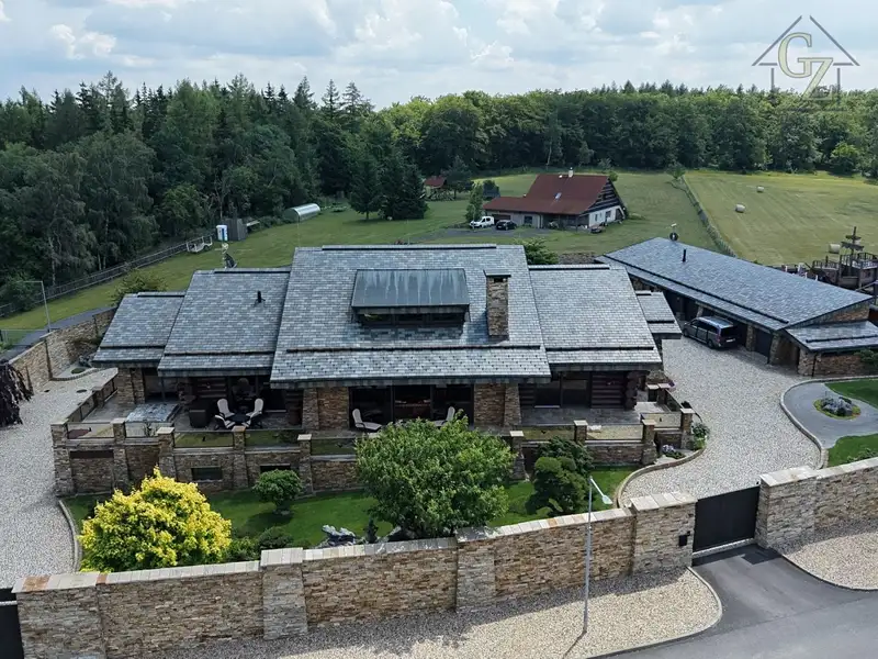 Prodej rodinného domu 800 m², pozemek 2969 m², Klíny – náhled fotky 1