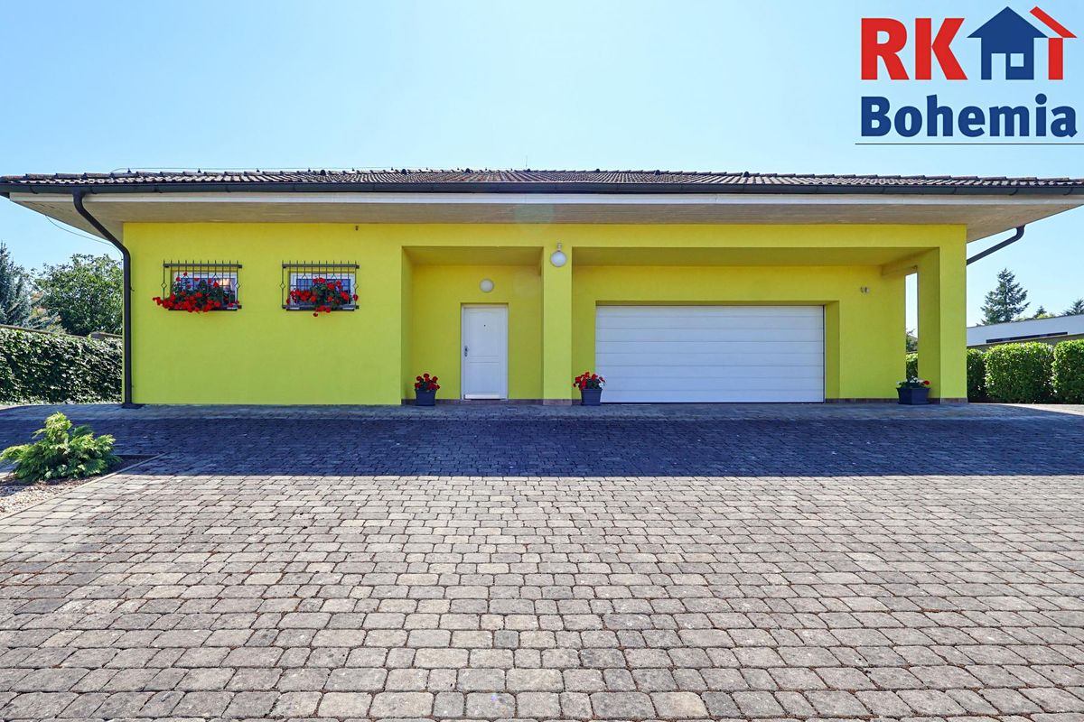 Prodej rodinného domu 266 m², pozemek 1426 m² – fotografie 2