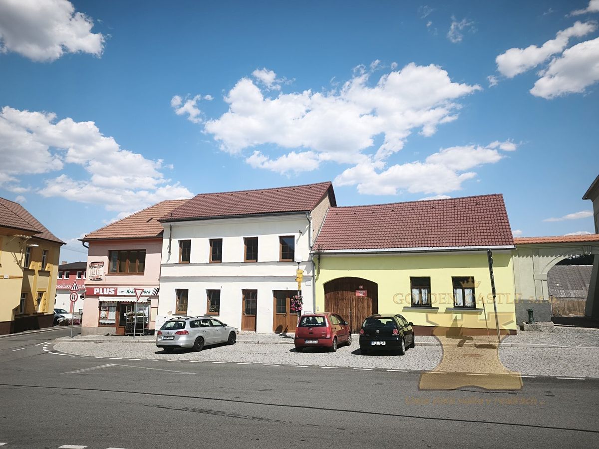 Prodej rodinného domu 300 m², pozemek 749 m²