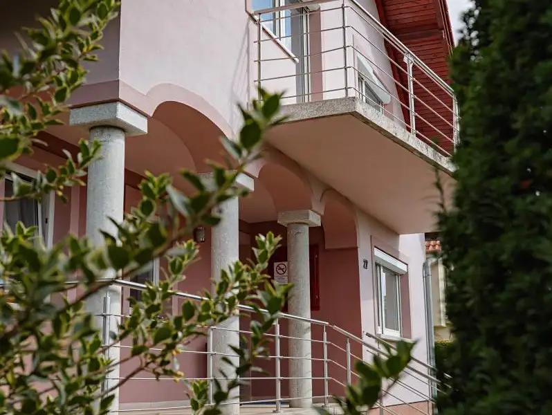 Prodej ubytovacího zařízení 429 m², Bük – náhled fotky 3
