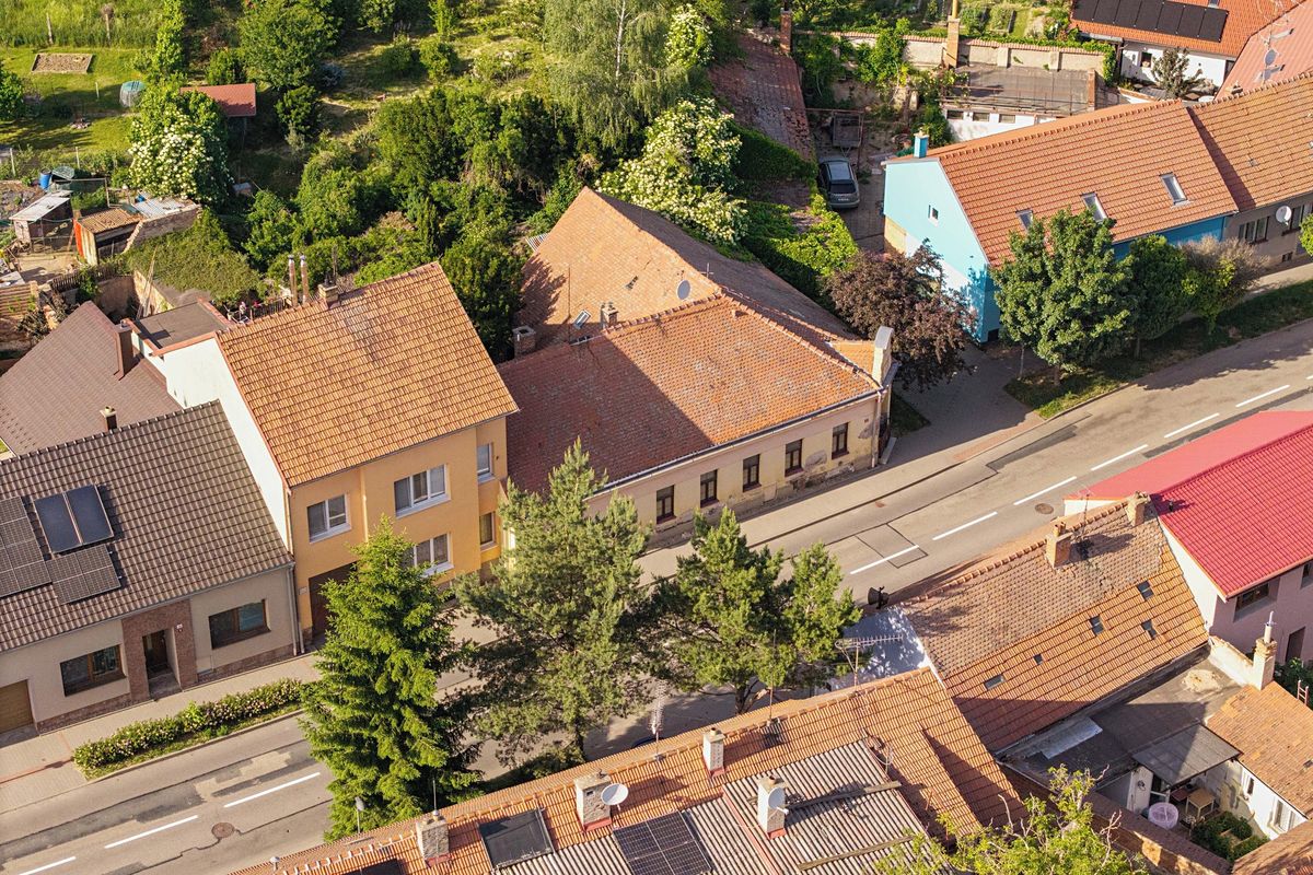 Prodej rodinného domu 245 m², pozemek 1730 m² – fotografie 3
