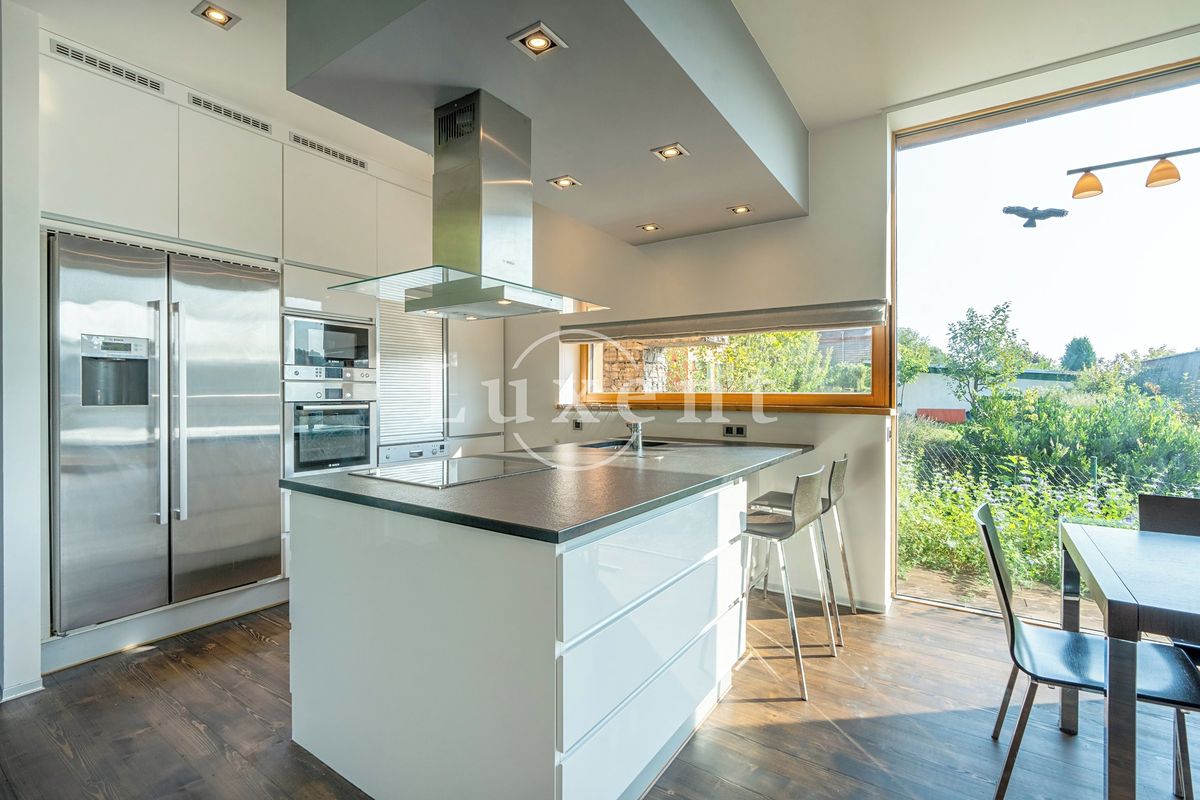 Prodej rodinného domu 261 m², pozemek 1135 m² – fotografie 5