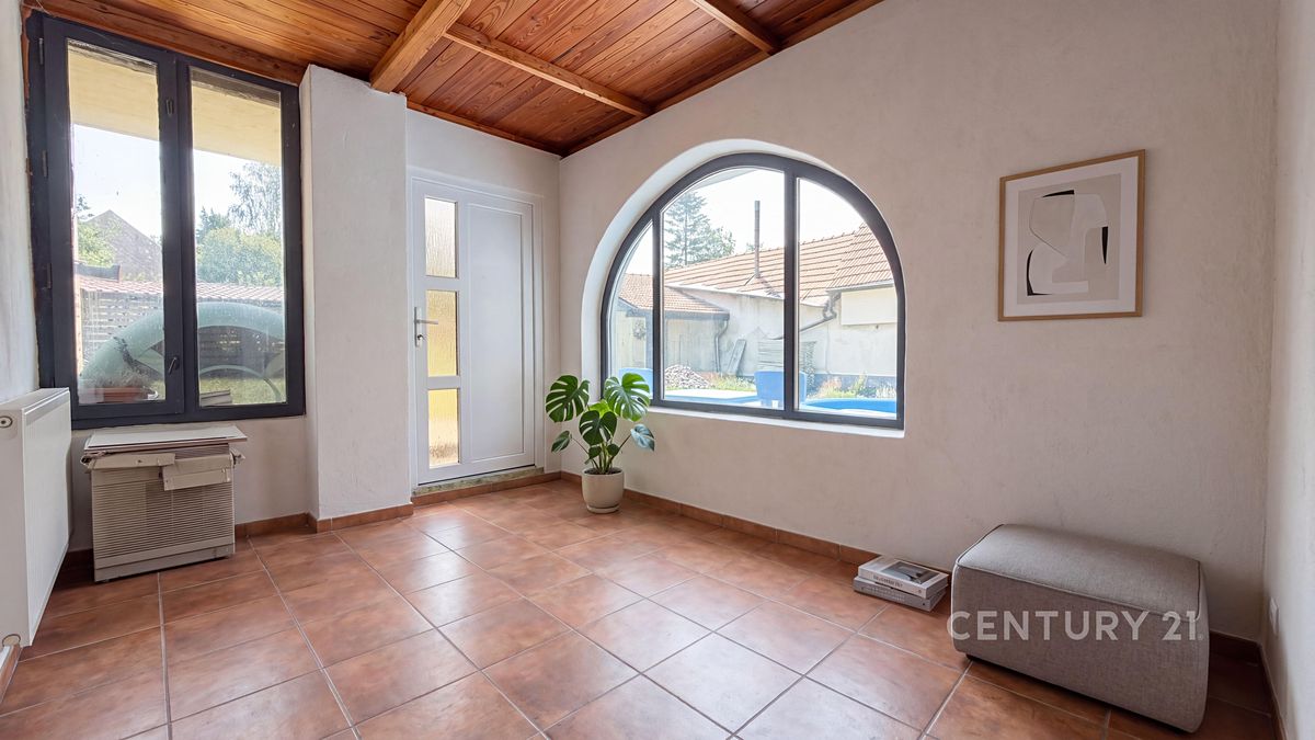 Prodej rodinného domu 284 m², pozemek 1154 m² – fotografie 3