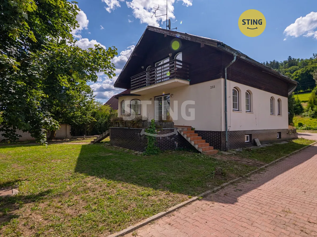 Prodej rodinného domu 334 m², pozemek 2658 m²