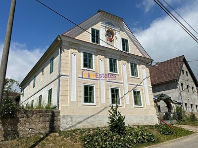 Prodej  rodinného domu 700 m², pozemek 2 500 m²
