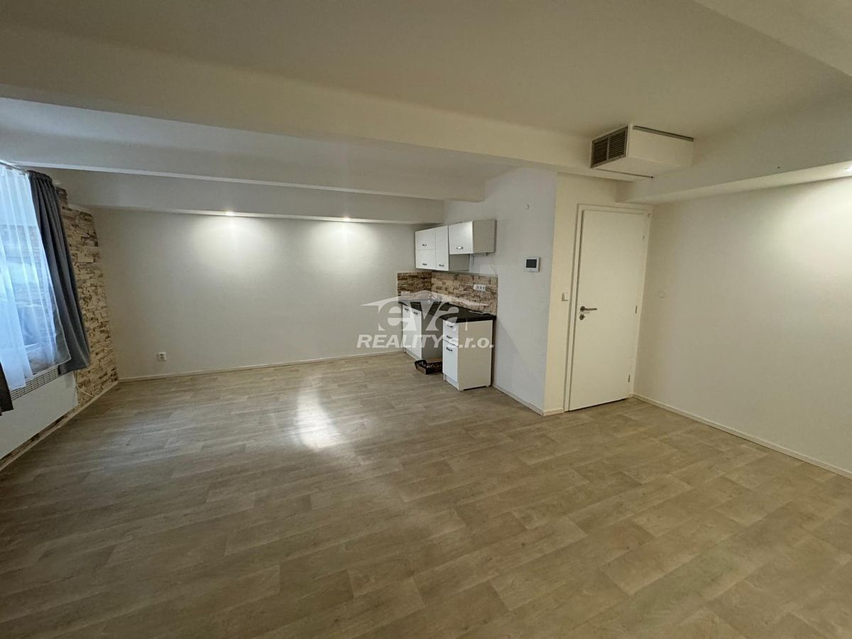 Prodej kanceláře 46 m² – fotografie 4