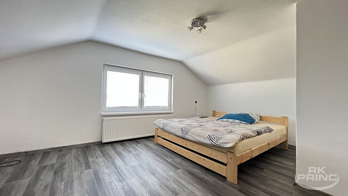 Prodej rodinného domu 210 m², pozemek 577 m² – fotografie 2