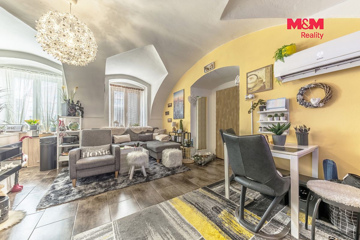 Prodej rodinného domu 230 m², pozemek 915 m² – fotografie 2