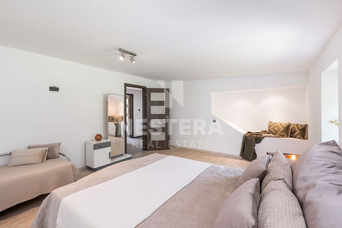Prodej vícegeneračního domu 341 m², pozemek 798 m² – fotografie 5