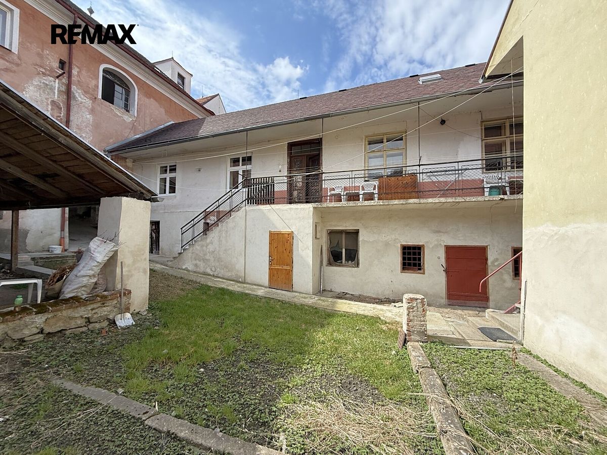 Prodej rodinného domu 426 m², pozemek 836 m² – fotografie 5