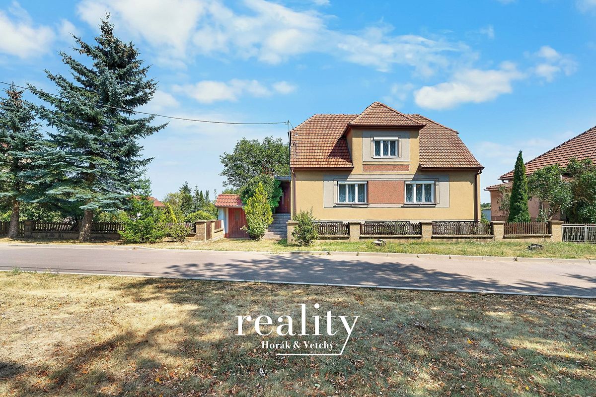Prodej rodinného domu 190 m², pozemek 1599 m²