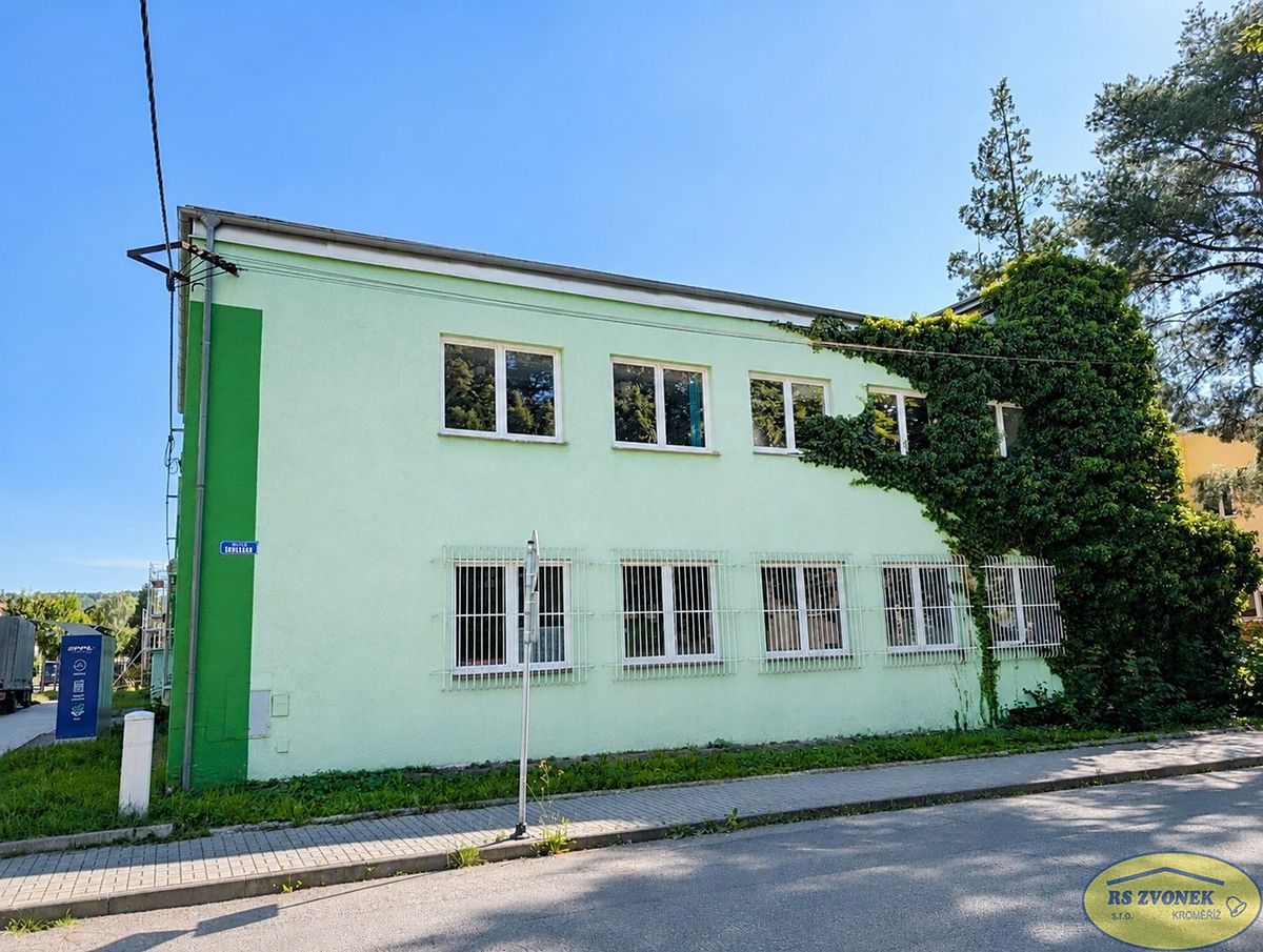 Prodej rodinného domu 1300 m², pozemek 1037 m² – fotografie 2