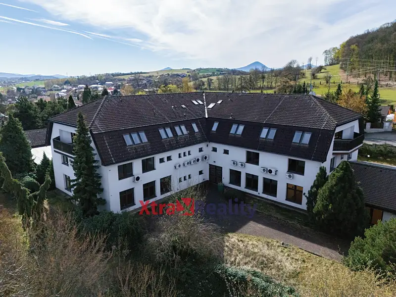 Prodej komerční nemovitosti 2300 m², Modlany – náhled fotky 1